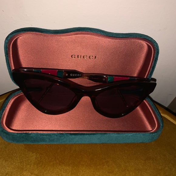 Gucci Women’s Cat Eye Sunglasses - Picture 6 of 13
